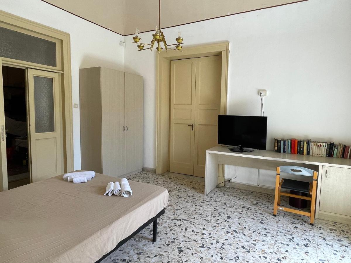 Bed And Books Isabella Bed and Breakfast Κατάνια Εξωτερικό φωτογραφία