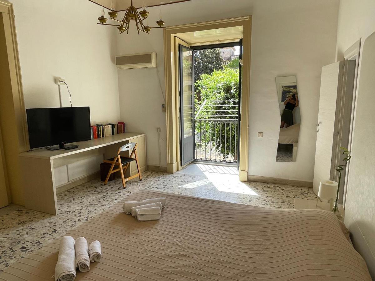 Bed And Books Isabella Bed and Breakfast Κατάνια Εξωτερικό φωτογραφία
